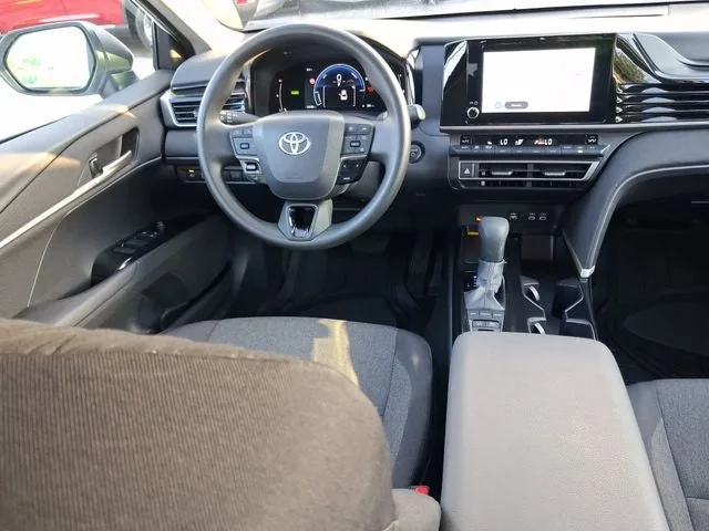 2025 Toyota Camry SE photo 8