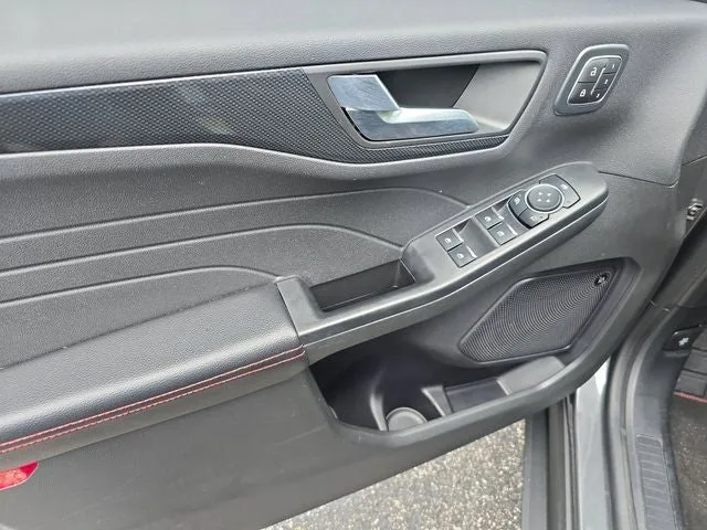 2023 Ford Escape ST-Line Select photo 15