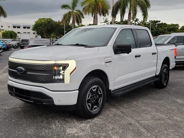2023 Ford F-150 Lightning XLT photo 33