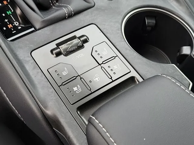 2026 Lexus IS 350 F SPORT photo 33