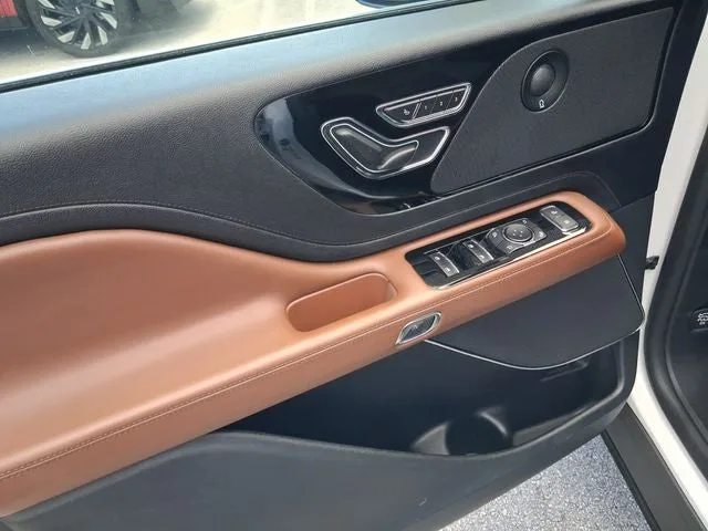 2023 Lincoln Aviator Reserve Premium photo 14