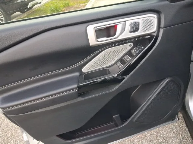 2022 Ford Explorer ST photo 12
