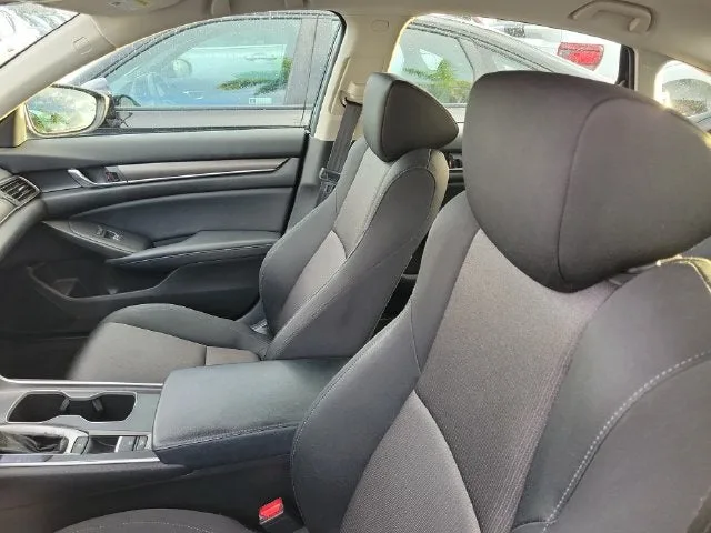 2018 Honda Accord LX photo 9