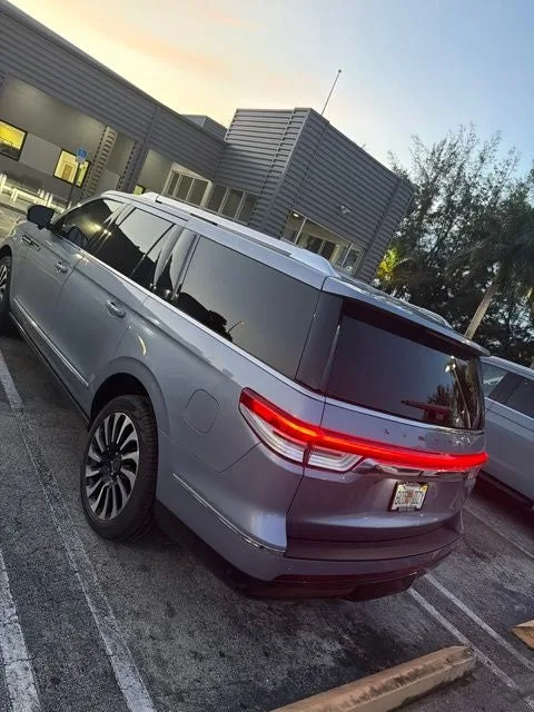 2022 Lincoln Navigator L Black Label photo 7