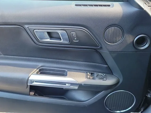 2020 Ford Mustang EcoBoost Premium photo 15