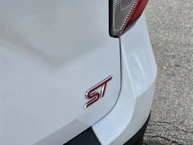 2023 Ford Explorer ST photo 5