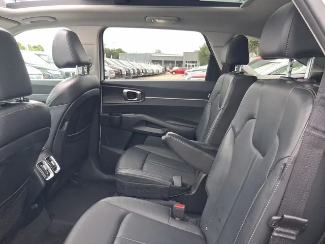 2025 Kia Sorento EX photo 6