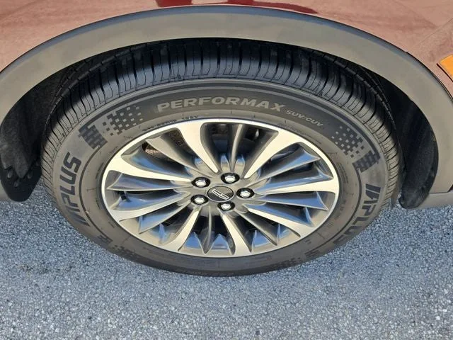 2023 Lincoln Nautilus Standard photo 6