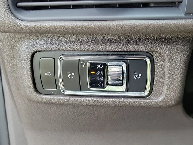 2024 Lincoln Corsair Premiere photo 12