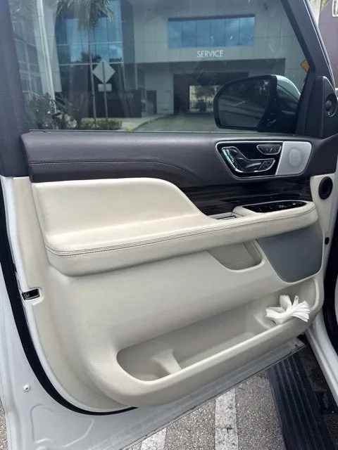 2023 Lincoln Navigator L Black Label photo 6