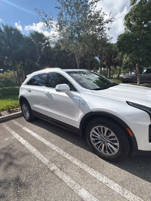 2024 Cadillac XT4 Premium Luxury photo 4