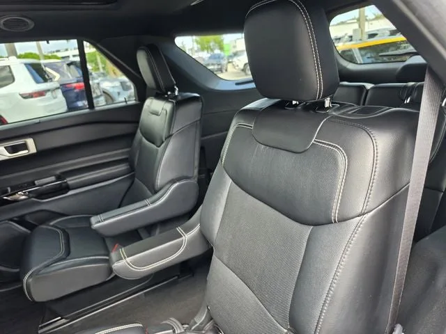 2023 Ford Explorer ST photo 9