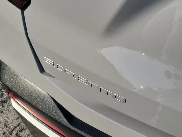 2025 Kia Sorento S photo 6