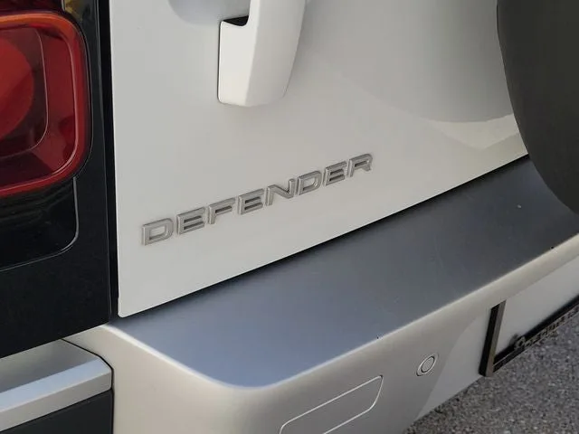 2024 Land Rover Defender 130 S photo 8