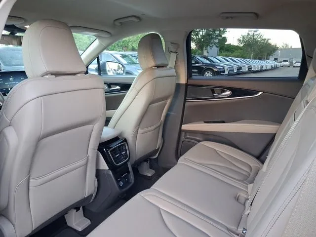 2023 Lincoln Nautilus Standard photo 5