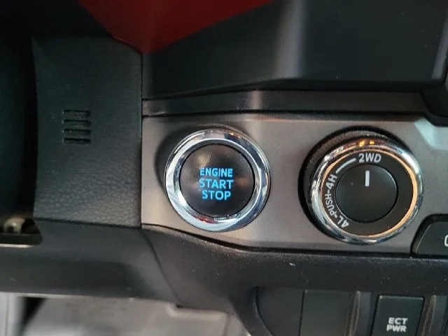 2020 Toyota Tacoma TRD Off-Road V6 photo 25