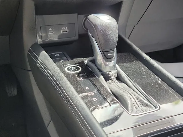 2021 Nissan Kicks SR photo 27