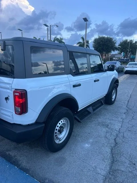 2025 Ford Bronco Base photo 11