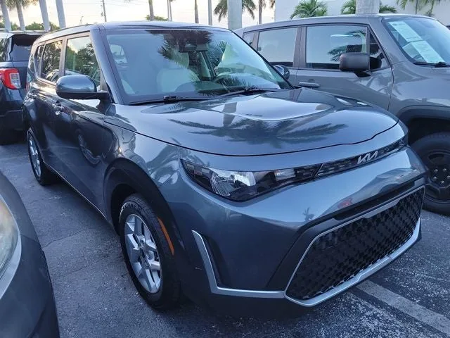 2023 Kia Soul LX photo 2