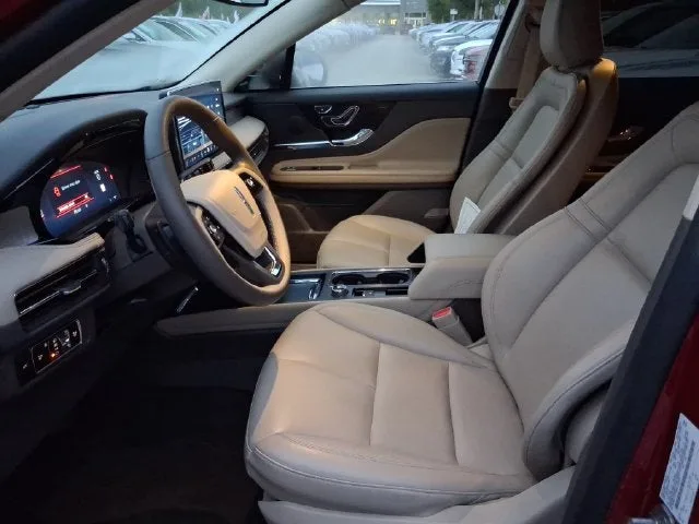 2024 Lincoln Corsair Premiere photo 12
