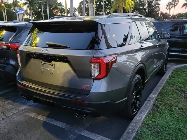 2023 Ford Explorer ST photo 3
