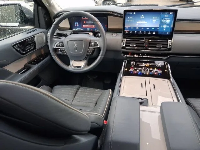 2023 Lincoln Navigator L Black Label photo 8