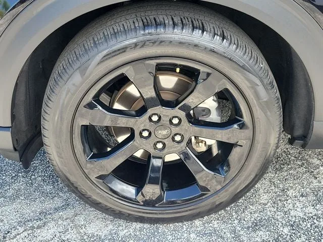2023 Ford Explorer ST-Line photo 7