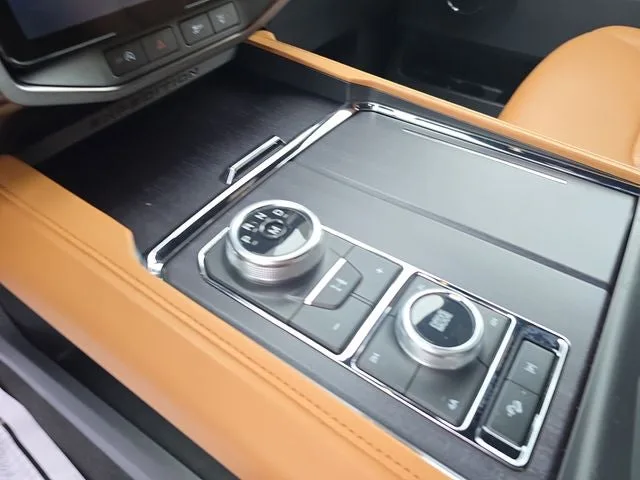 2024 Ford Expedition Platinum photo 28