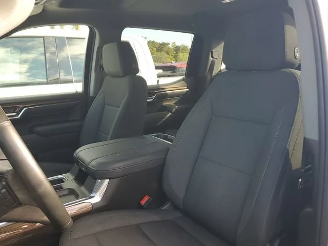 2024 Chevrolet Silverado 1500 RST photo 10