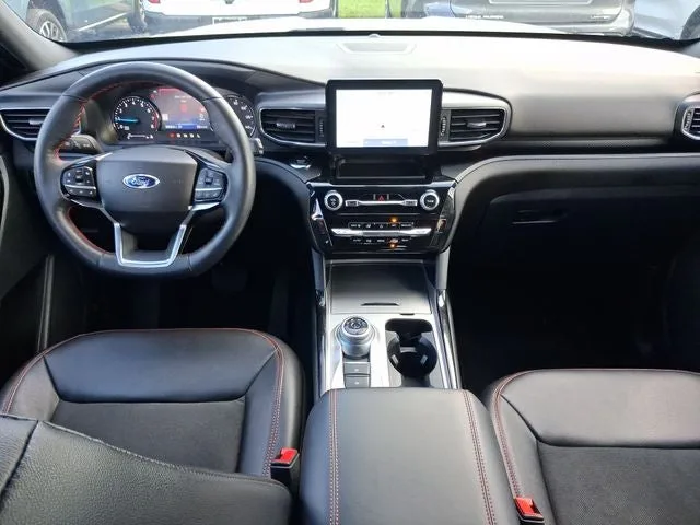 2024 Ford Explorer ST-Line photo 7