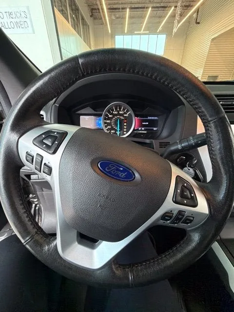 2015 Ford Explorer XLT photo 7