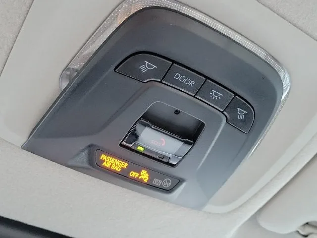 2025 Toyota Corolla Cross L photo 27
