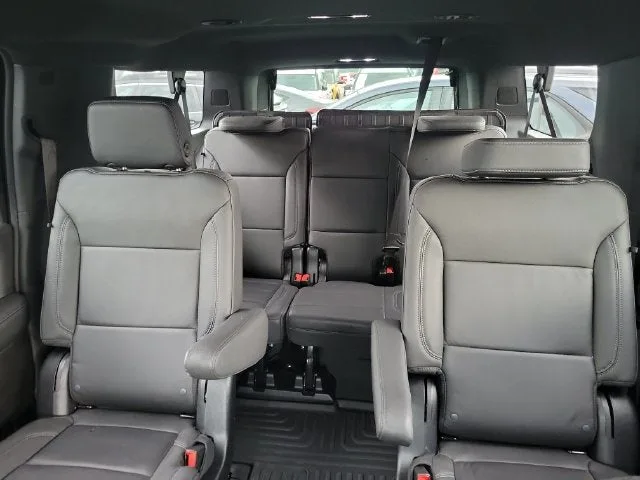 2025 Chevrolet Suburban LT photo 10
