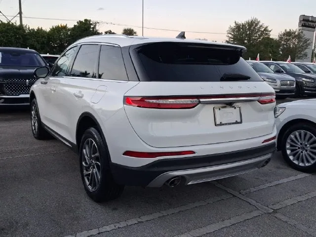 2022 Lincoln Corsair Standard photo 3