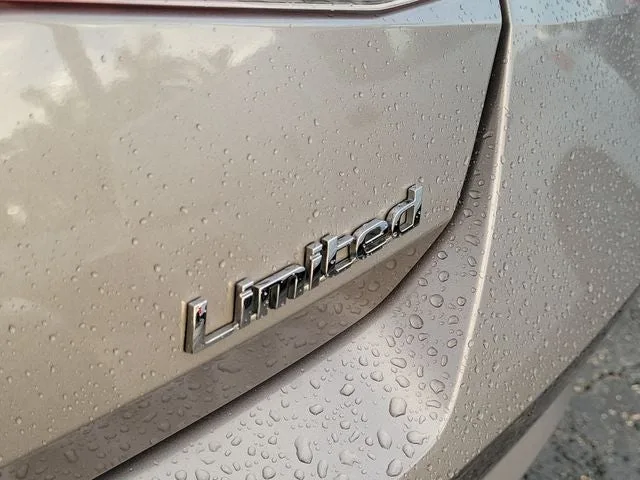 2022 Hyundai Elantra Limited photo 6