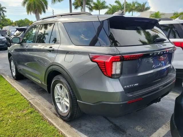 2025 Ford Explorer Active photo 2