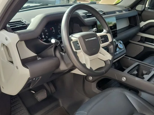 2024 Land Rover Defender 130 S photo 14
