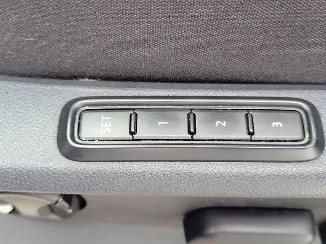 2019 Volkswagen Atlas 3.6L V6 SEL R-Line R-Line photo 12