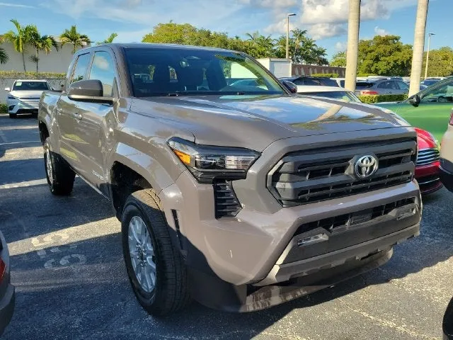 2025 Toyota Tacoma SR5 photo 2