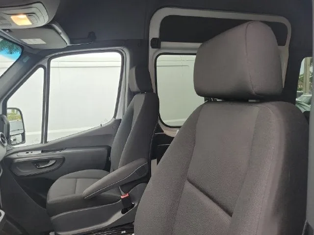 2025 Mercedes-Benz Sprinter 2500 Passenger 170 WB High Roof photo 15