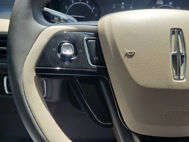 2022 Lincoln Corsair Standard photo 21