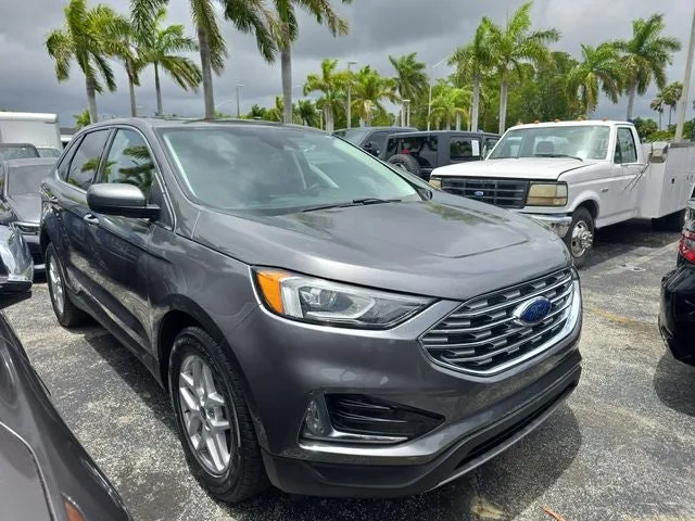 2022 Ford Edge SEL photo 2