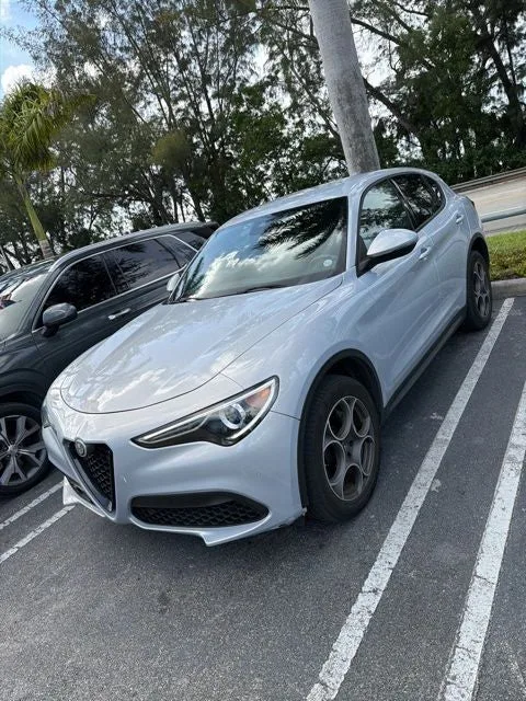 2023 Alfa Romeo Stelvio Sprint photo 2