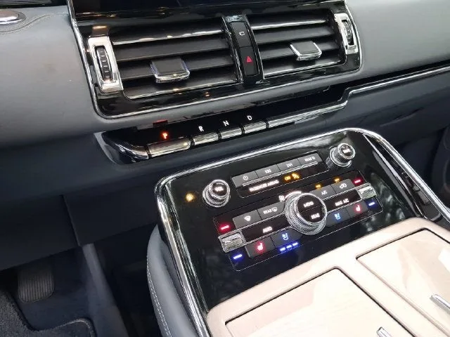 2023 Lincoln Navigator L Black Label photo 19