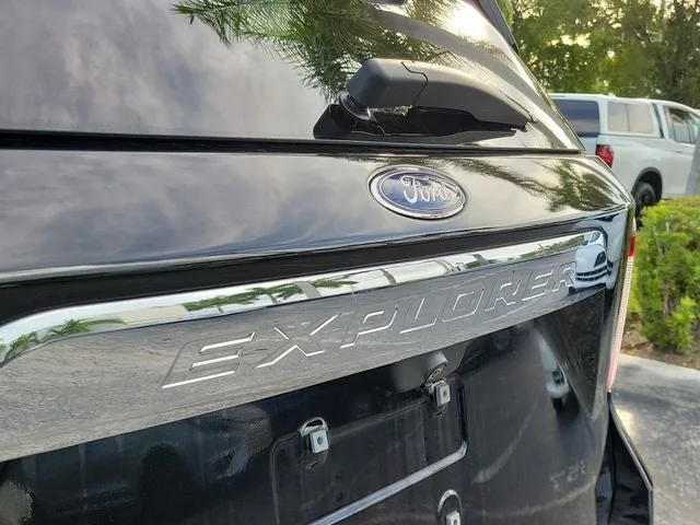 2021 Ford Explorer XLT photo 5