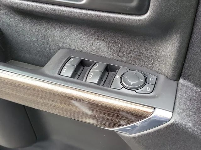 2021 Chevrolet Silverado 1500 LT photo 18