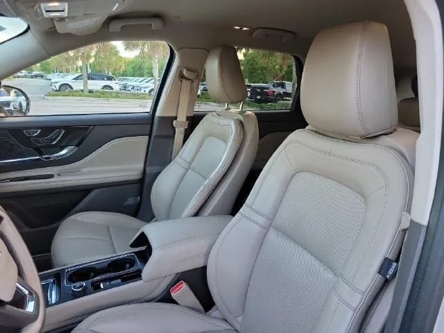 2022 Lincoln Corsair Standard photo 10