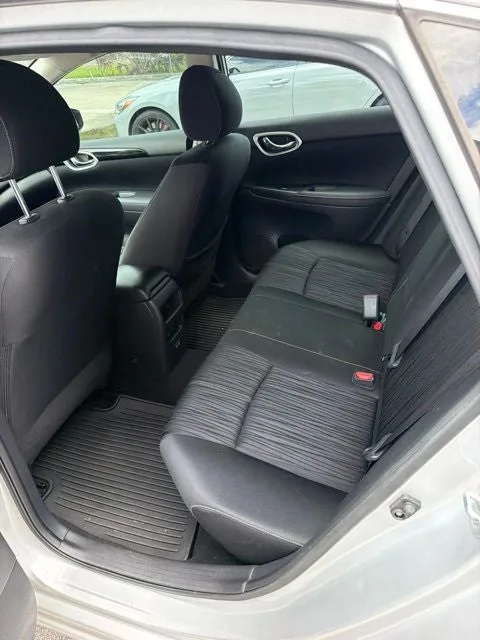 2018 Nissan Sentra SV photo 3