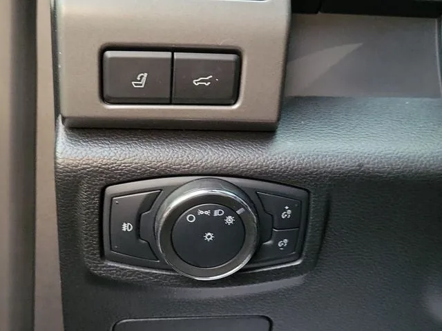 2020 Ford Expedition Max XLT photo 13