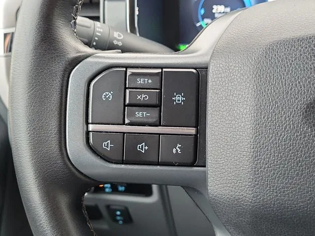 2023 Ford F-150 Lightning XLT photo 21